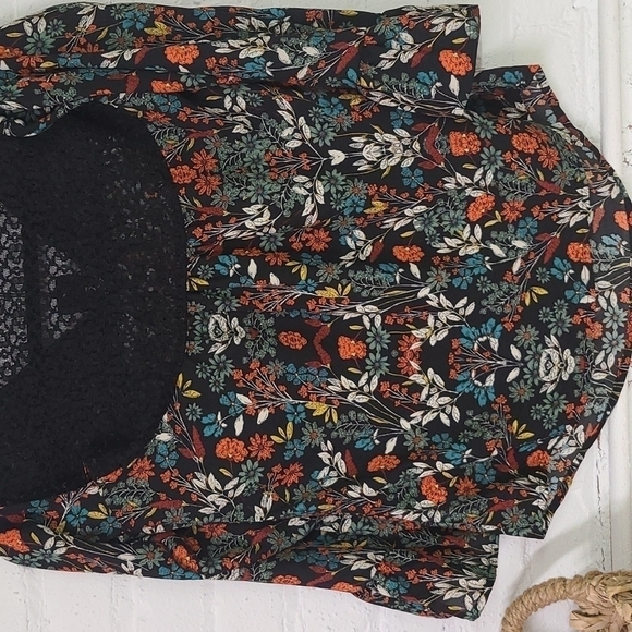 NWT  ROMEO AND JULIET COUTURE COLD SHOULDER SM Black Floral - Picture 8 of 10